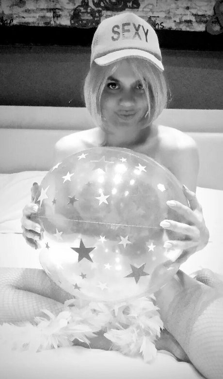 conamorlili star hot pictures