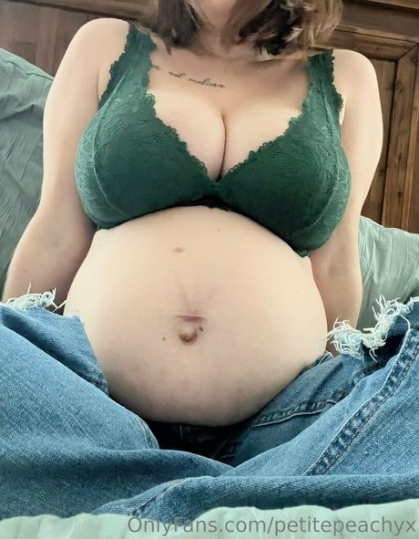 petitepeachyx model pretty image