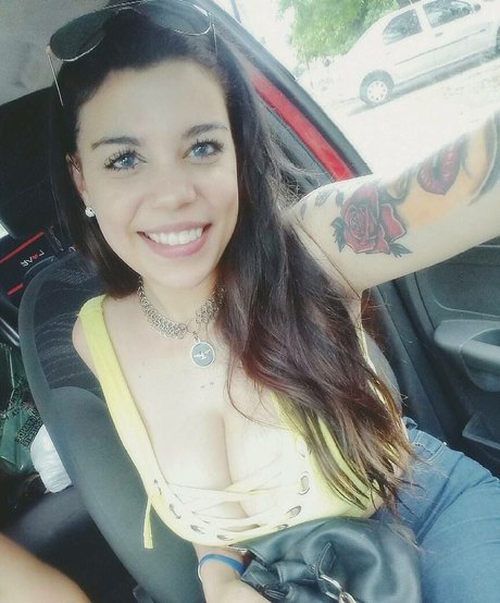 genesis18 model beautiful pictures