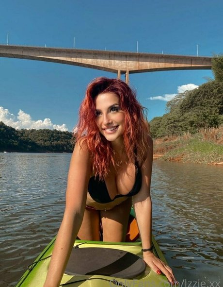 lzzie xx exclusive pornstar pictures