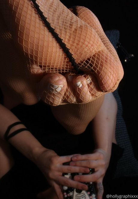 hollygraphixxx star nude picture