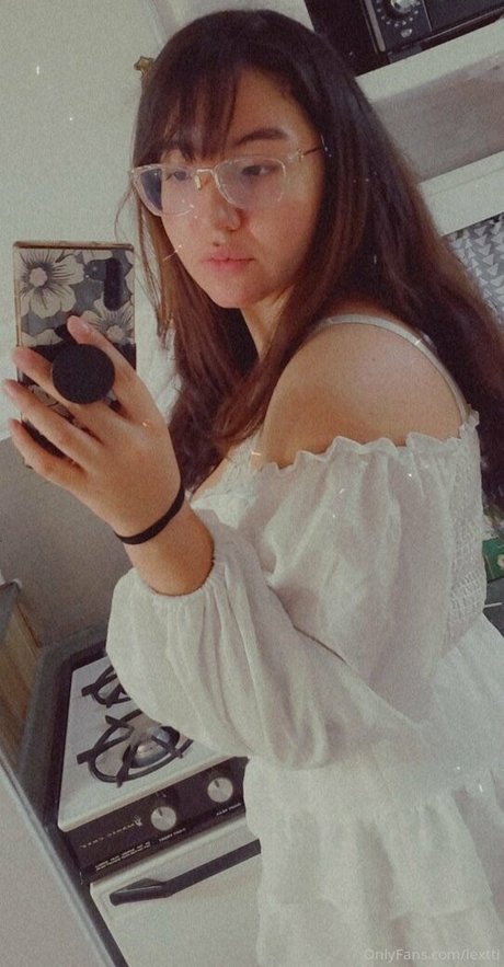 lextti pornstar hd gallery