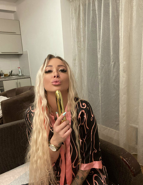 oliviahazeee model hd photos