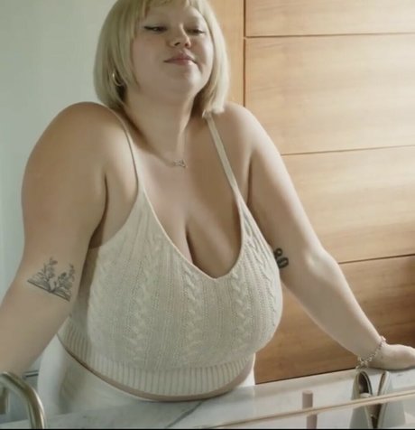 Tushy420 erotic actress pic