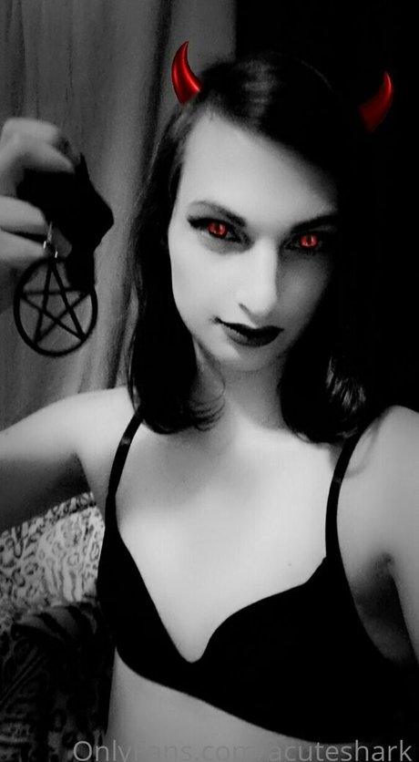 acuteshark model naked gallery