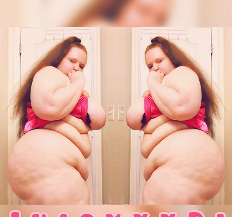 mzjuicydj model naked photo