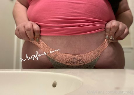 bustymeg model sexy picture