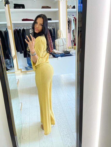 Carolina Marconi exclusive star photos