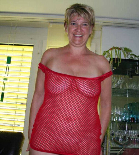 Nipple Alert free model galleries