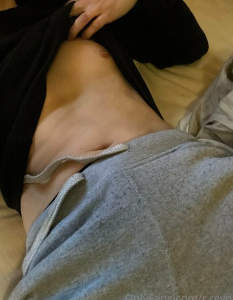 r reyn model naked picture