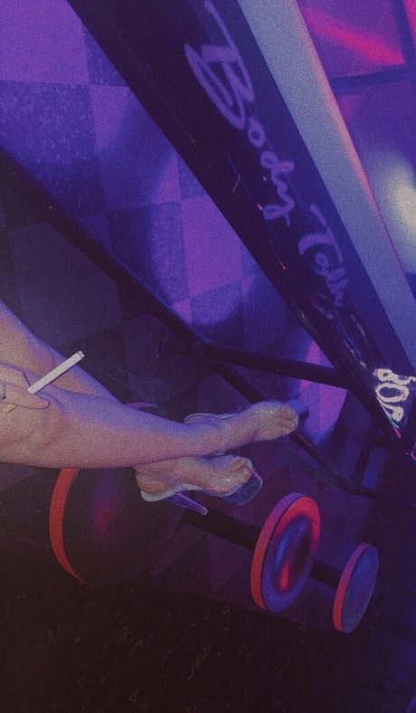 sithbitch model pornographic photos