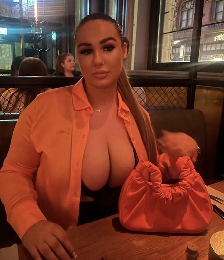 Caitlinn G nude pornstar archive