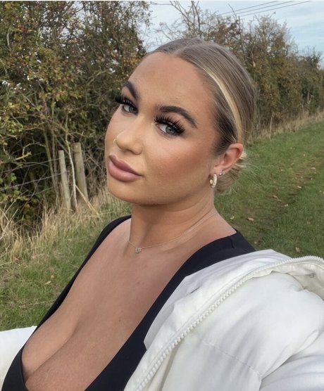 Caitlinn G sexy pornstar pic