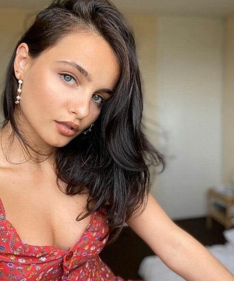 Ruxandra Porojnicu model free image