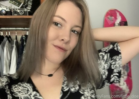 little doe model top photos