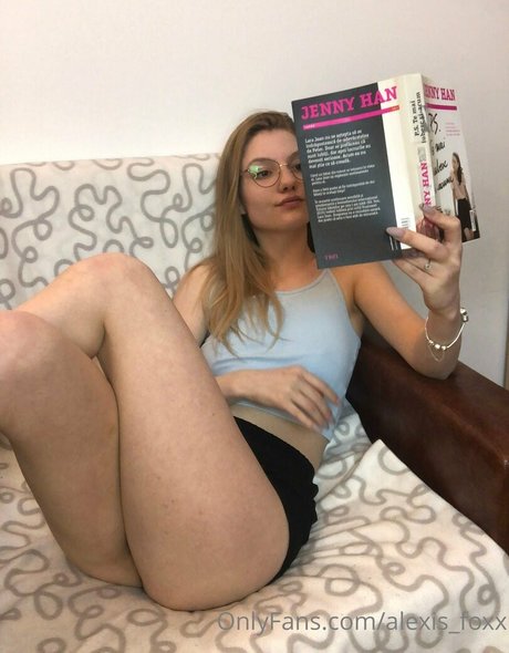alexisfoxxie model adult picture