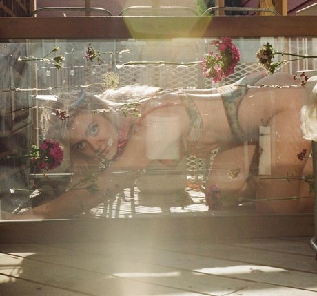 alittle vampy xxx pornstar img