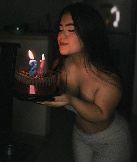 Maria Guevito naked star photo