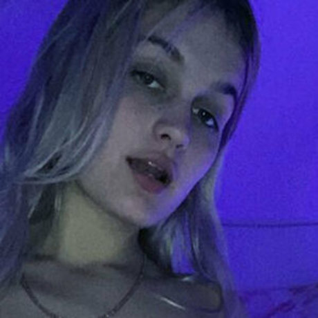 Kenzieh erotic model img