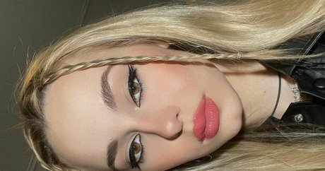 Elena Lagou erotic pornstar image