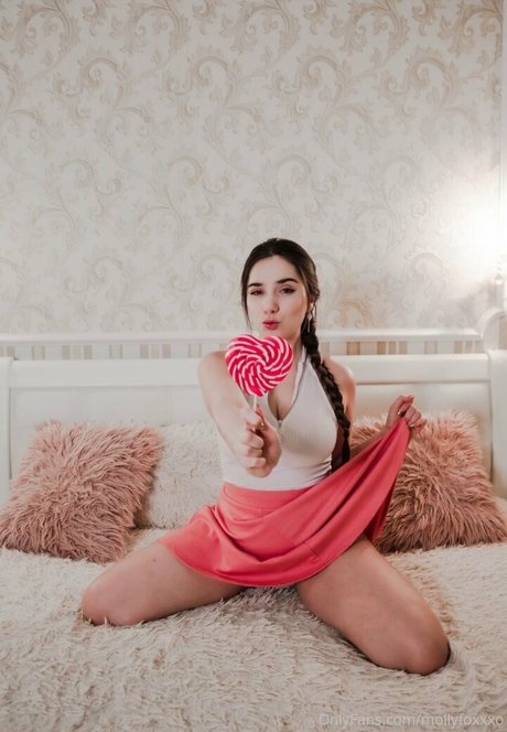 mollyfoxxxo adult model pic