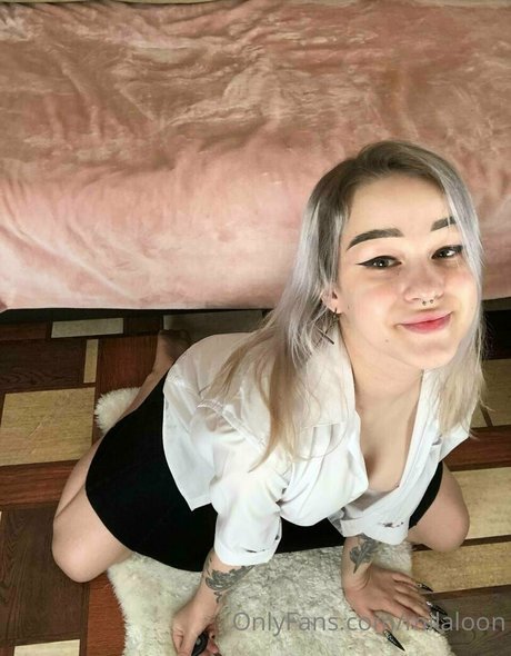 milaloon pornographic model picture