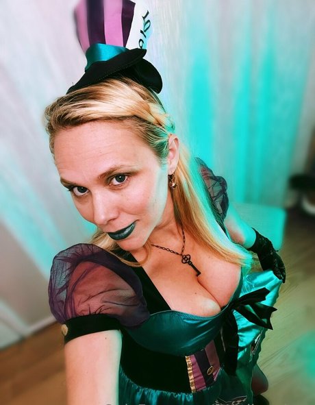 fayelinaplays nice pornstar image