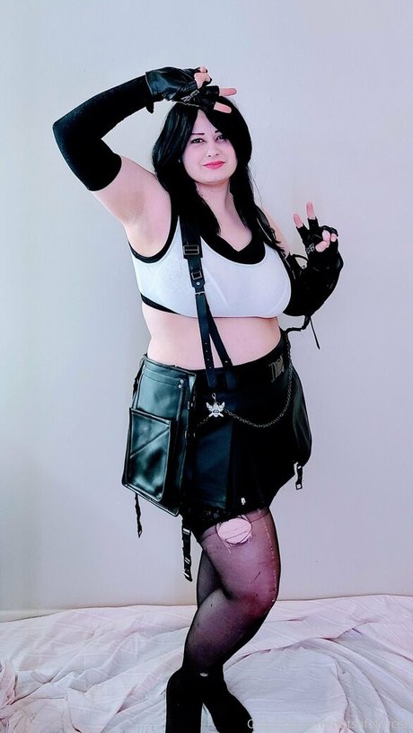 notsafeforcon free actress images