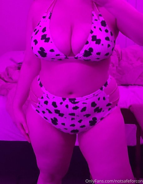 notsafeforcon Profile pic