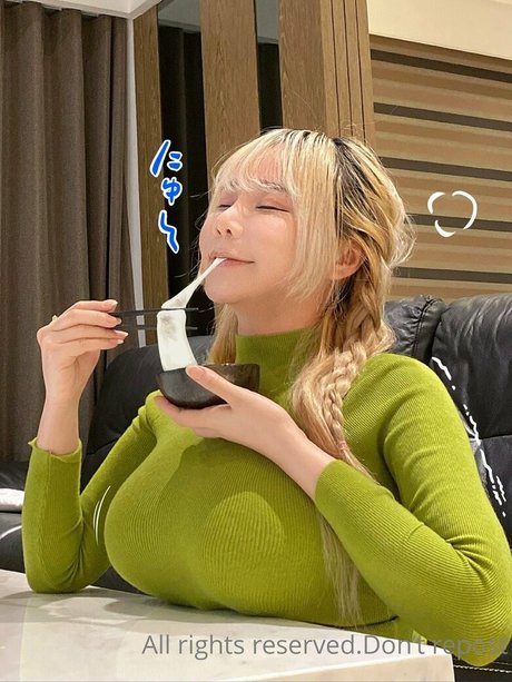 janielin pornographic model picture