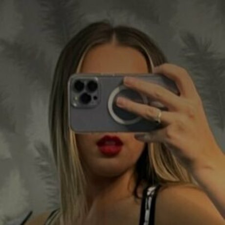 Courtney Higgins model nice photos