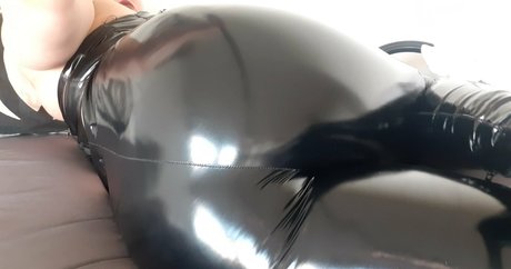 distannce nude actress img