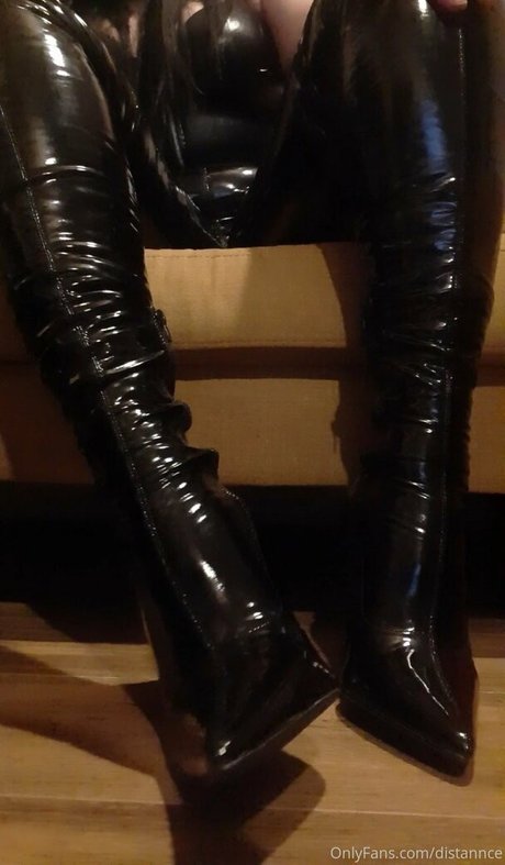 distannce star naked picture