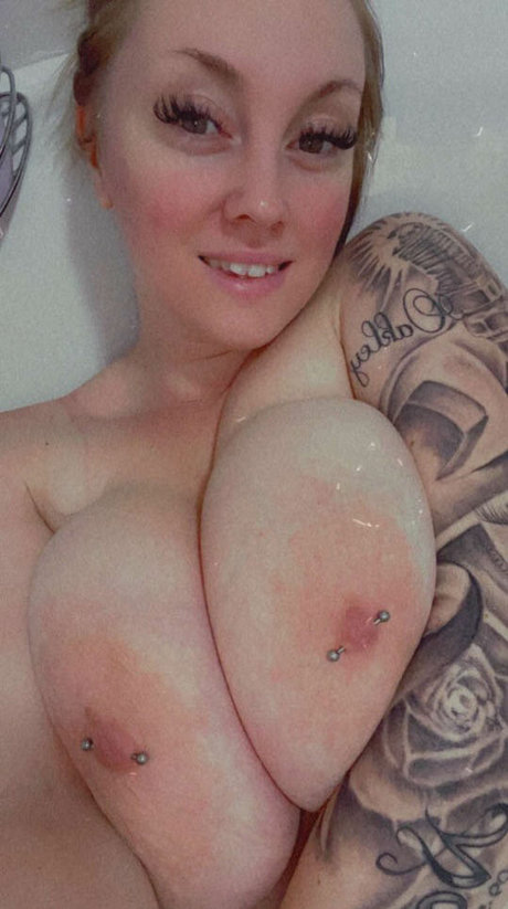 The High Vis Queen model photos