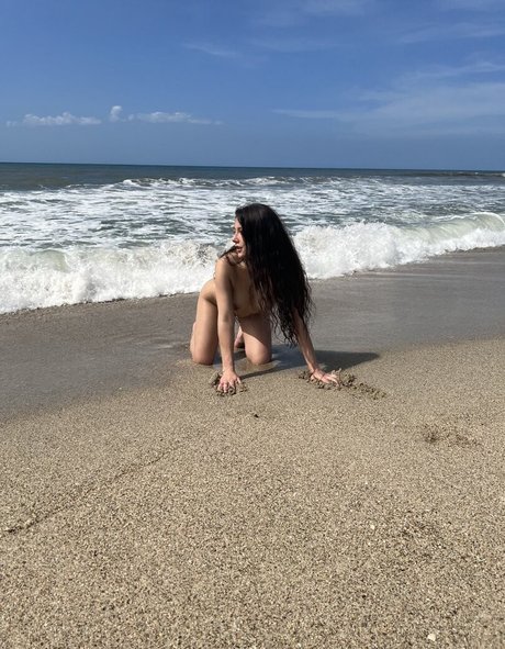 Kellytesh hot actress image