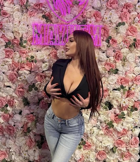 scauzz nudes star img