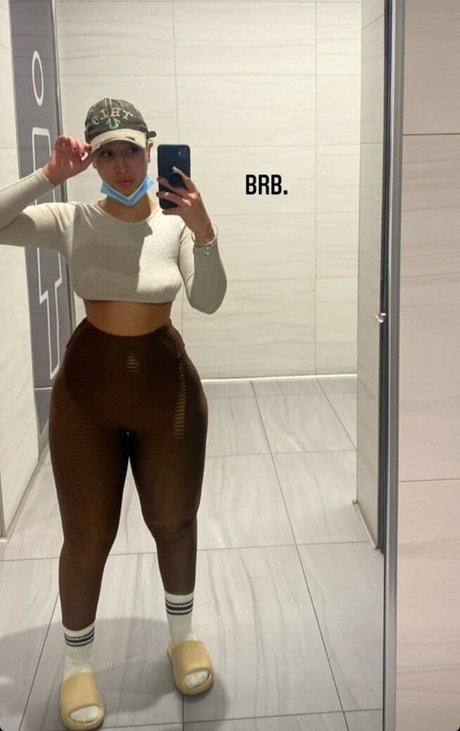 Omaima Benamre adult model img