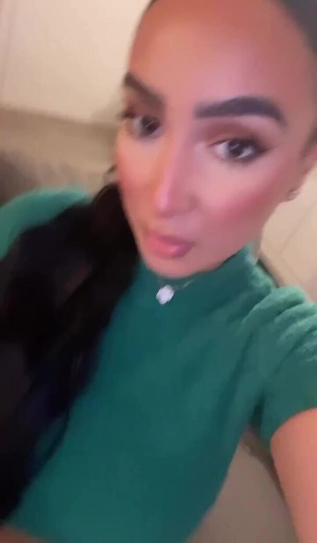 Omaima Benamre nude star images