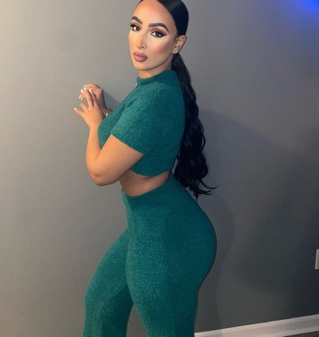 Omaima Benamre star adult galleries