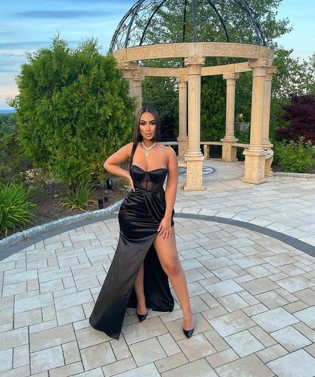 Omaima Benamre model perfect picture