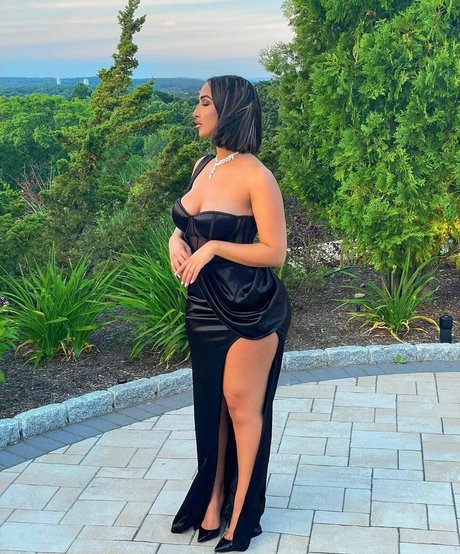 Omaima Benamre model art photo