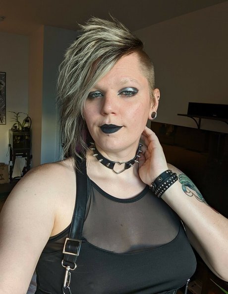 Demongirlcock top model archive