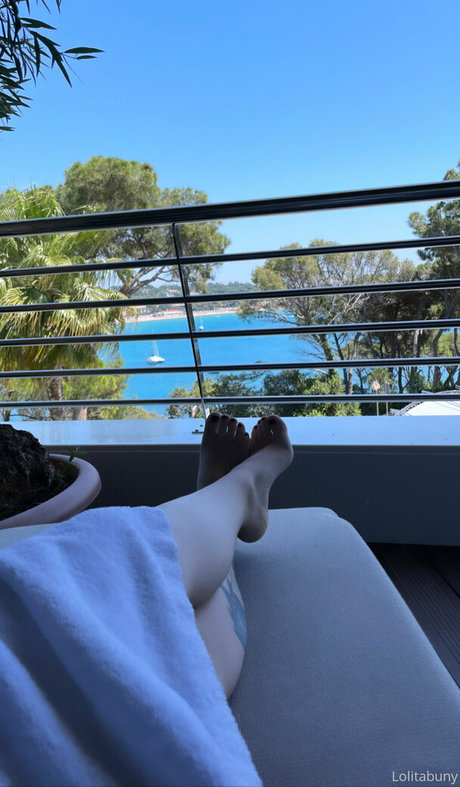 lo lita18 naked pornstar img