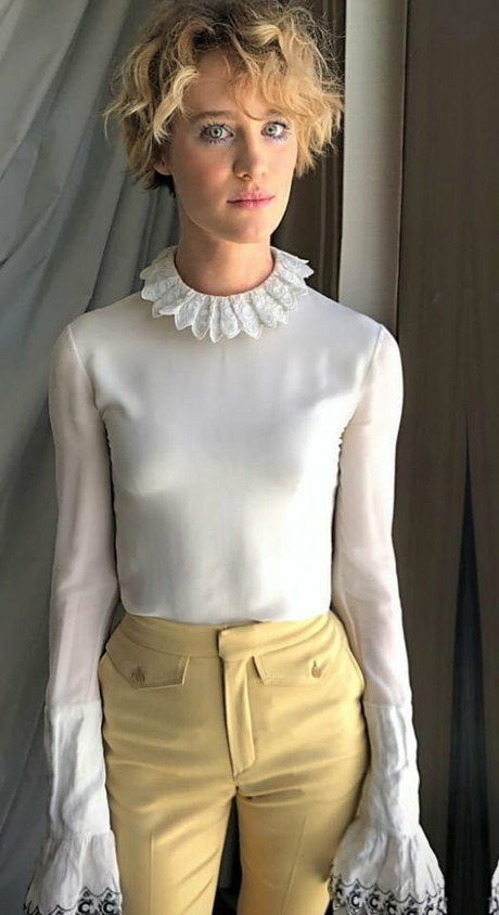 Mackenzie Davis nude model pictures