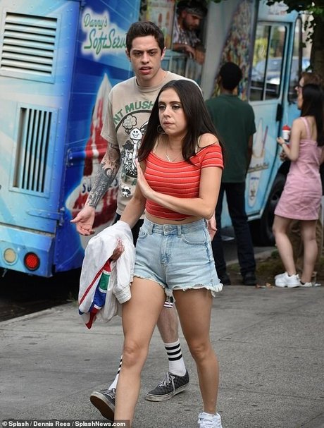 Bel Powley naked model image