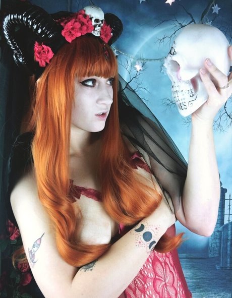 omankovivi nudes actress pic