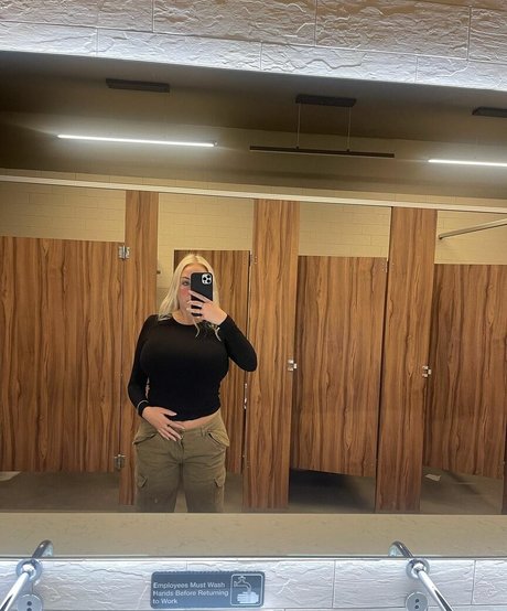 Holly Youpa naked pornstar pics