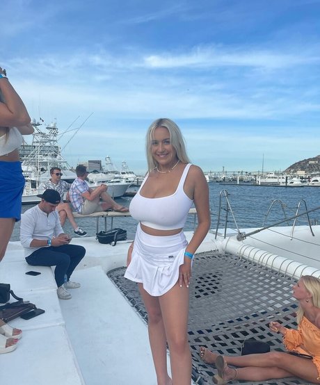 Holly Youpa star img