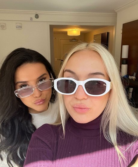 Holly Youpa pornstar pretty pictures