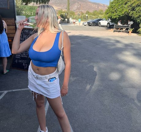 Holly Youpa Profile pic